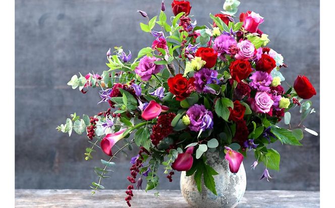 【母の日】洗練されたデザインの美しいアレンジメント ラフィネ＜お届け日：2026年5/4～5/10 当店おまかせ ＞母の日カード付き【 母の日 ギフト アレンジ 花 贈り物 大阪府 門真市 】 272230_BG156