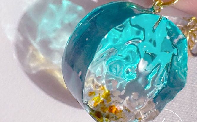 レジンアート 『海のかけらキーホルダー』 丸型 ターコイズ 【沖縄の星の砂入り】キーホルダー レジンアート 海 雑貨 おしゃれ 沖縄市 / Kays Artistry[BCAG026]