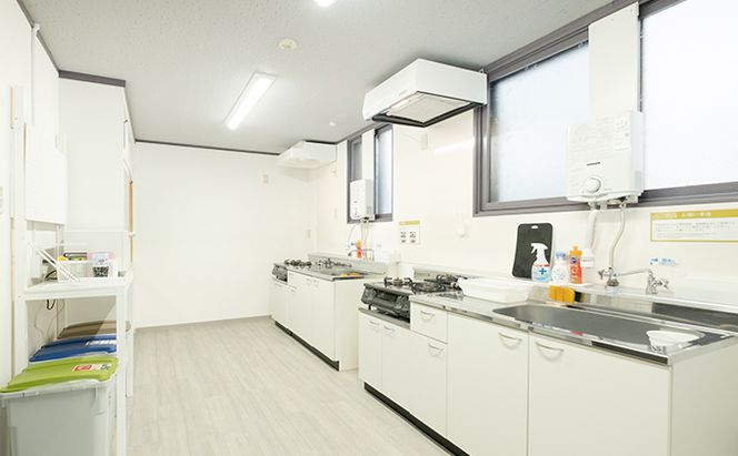 ゲストハウス松よし ご宿泊券 エコノミーシングルルーム 1泊1部屋1名様 宿泊チケット 一人旅 一人旅行 一人部屋 和 モダン 無人ゲストハウス 料理ができる オープンキッチン 喫煙ルーム トイレ シャワールーム 