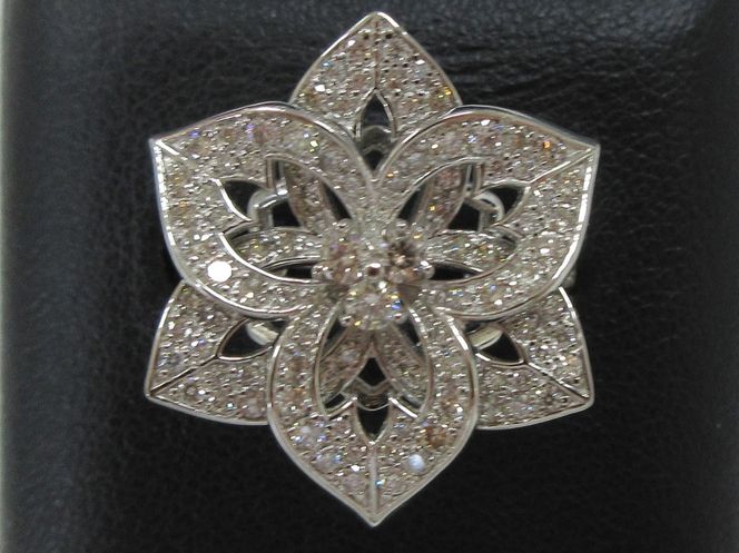 Pt950 1.00ctダイヤリング（お花モチーフ） SWCB008