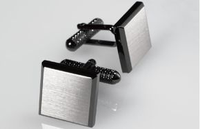 G3122 【スピード発送】４面カットカフス ブラックシルバー