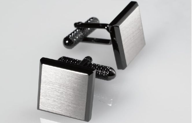 G3122 【スピード発送】４面カットカフス ブラックシルバー