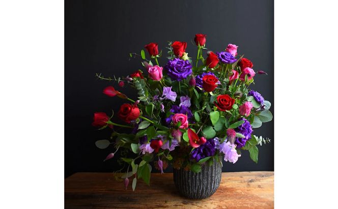 【母の日】洗練されたデザインの美しいアレンジメント ラフィネ＜お届け日：2026年5/4～5/10 当店おまかせ ＞母の日カード付き【 母の日 ギフト アレンジ 花 贈り物 大阪府 門真市 】 272230_BG156