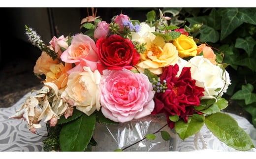 バラとハーブのプチアレンジメント（バラとハーブ）[BN005ci]