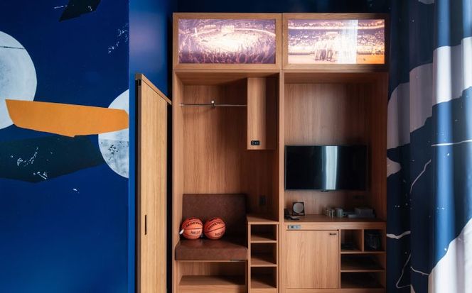 レフ沖縄アリーナ by ベッセルホテルズ 琉球ゴールデンキングスルーム 1泊2日 宿泊券 (1〜4名様/朝食付き) 宿泊利用券 沖縄旅行 ホテル チケット ギフト 沖縄市 / 株式会社すこやかホールディングス[BCAP006]