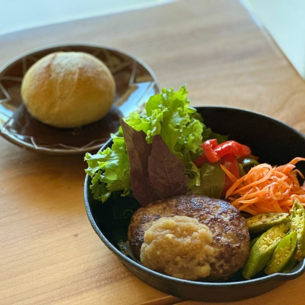 自家製ハンバーグ (2人前) ハンバーグ 肉 冷凍 惣菜 ギフト 沖縄市 / みやんちSTUDIO&COFFEE[BCCX011]