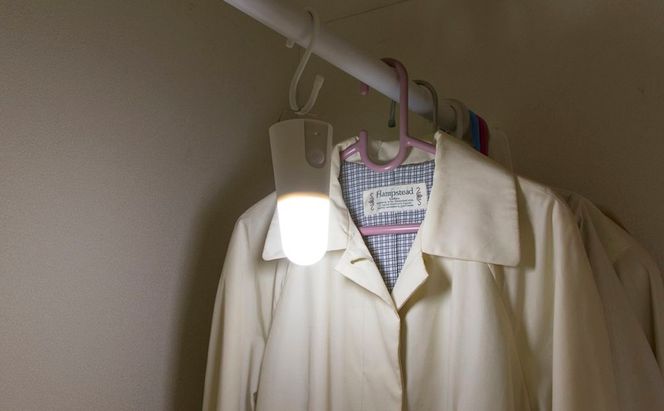 照明 乾電池式LEDセンサーライト スタンドタイプ 昼白色 BSL40SN-WV2 アイリスオーヤマ センサーライト 電池式 乾電池式 人感センサー 室内 LEDセンサーライト LED ライト 廊下 寝室 物置 置き型 防犯