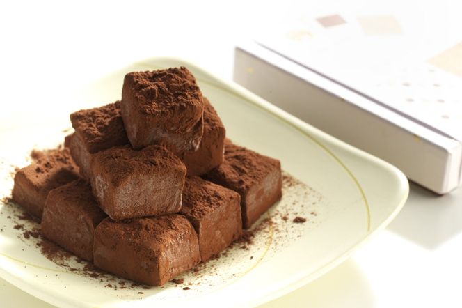 新感覚スイーツ「生チョコ餅」1箱8個入り
