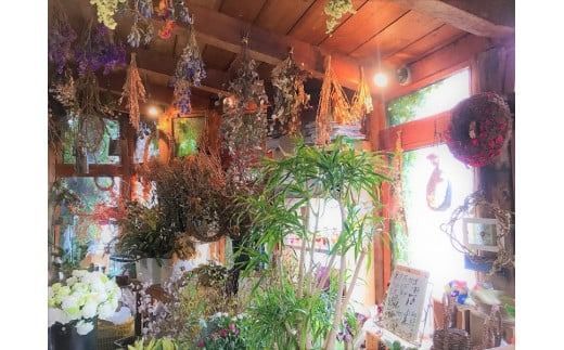 【上品な美しさ】マーブル模様のミニバラとカスミソウの花束 H092-078