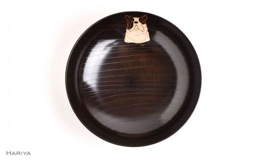 山中漆器の蒔絵 漆塗り平椀 フレンチブルドック 犬 天然木 木製 欅 平椀 器 椀 蒔絵 漆塗り 漆器 伝統工芸 工芸品 国産 日本製  テーブルウェア  贈り物 復興 震災 コロナ 能登半島地震復興支援 北陸新幹線 F6P-1344