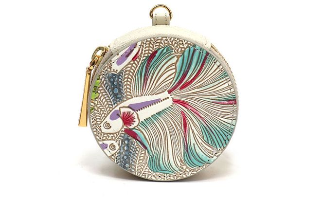 【文庫屋大関】マカロンポーチ ラビリンスフィッシュ＜グリーン＞【皮革工芸品】 ポーチ ミニポーチ 小物入れ アクセサリー入れ イヤホン入れ 収納 保管ケース 手のひらサイズ  本革 革 皮革 工芸品 工芸 雑貨 ギフト プレゼント 日本製 東京