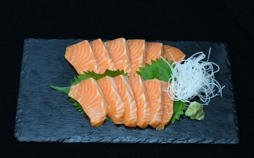 トラウトサーモン プレミアムグレード 700g（刺身 サーモン 冷凍 鮭 トラウトサーモン 寿司 海鮮 炙り カルパッチョ マリネ）【002269】