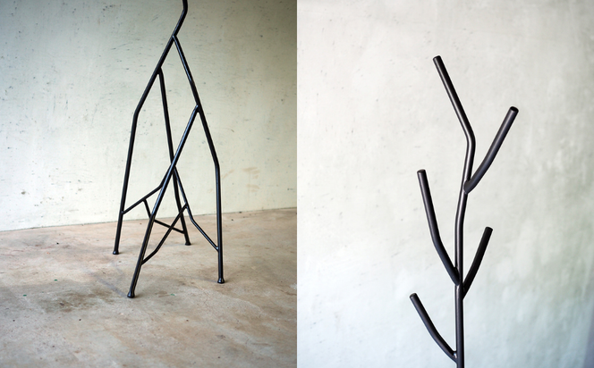 実用的で遊び心あるアイアンコートスタンド E-mq-A30A
