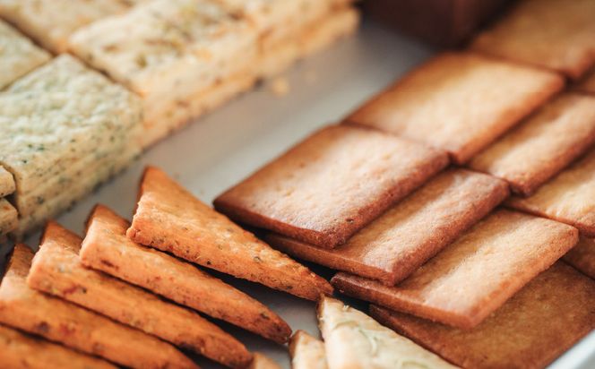 【cafe marble】ヨルのクッキー缶(クッキー7種とナッツの詰め合わせ｜京都 人気カフェ 可愛い おしゃれ スイーツ［ カフェマーブル お酒に合うクッキー缶 ナッツ かわいい おしゃれ クマさん 人気 おすすめ お菓子 焼き菓子 スイーツ おつまみ ワイン ギフト プレゼント 贈答 手土産 お取り寄せ 通販 送料無料 ふるさと納税 ］ 261009_B-SA05