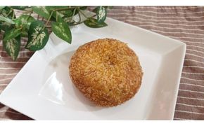 1184.【定期便6ヶ月】鳥取県産 ジビエ惣菜パン いのしし肉と黒にんにくのカレーパン 5個×6回 313726_BD065