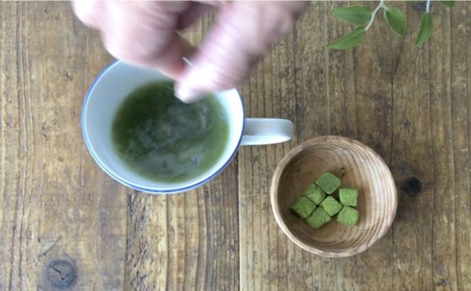 コロコロ抹茶キューブ　桜（微糖）（30個入り×4箱）〈 有機 オーガニック 無農薬 宇治抹茶 抹茶キューブ 凍結乾燥 抹茶 スイーツ 桜　桜フレーク お菓子 おかし 〉