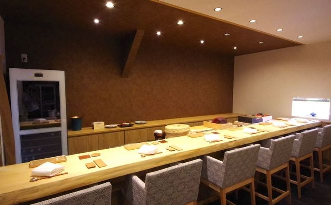 鮨　飛躍　旬の食材を使用したこだわり江戸前ディナーコース　チケット お食事券 寿司 握り 大とろ 穴子 ムラサキウニ 石鯛 赤貝 コース 旬の鮮魚 豊洲市場 墨田区 東京