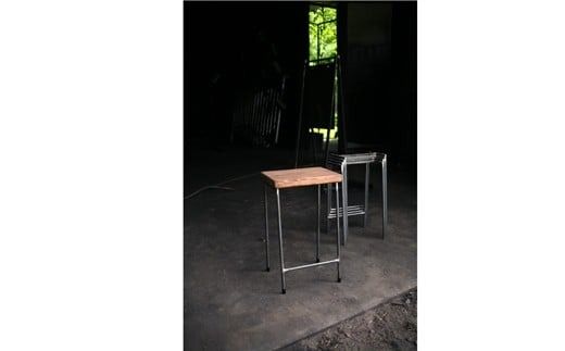 鉄職人の作る素朴なスツール<ばすぷすん工房>