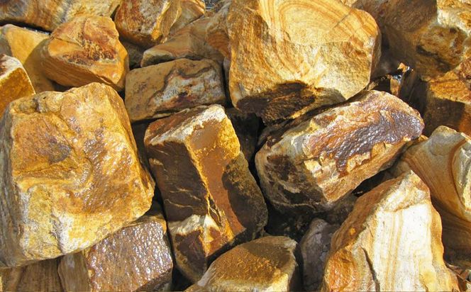 【15個口】庭石、ごろた石 天草小粒（30mm～50mm） 約20kg土嚢袋入り 合計約300kg 天草石 小粒 ブラウン 茶色 小石 石 天然石 庭 熊本県 上天草市