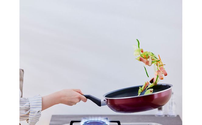 フライパン ダイヤモンドコートフライパン炒め鍋 IH・ガス火両用26cm VDI-W26 ワインレッド フライパン  ih  鍋 片手 炒め鍋  26cm 深型 IH 軽い ガス ih対応 ガス火 軽量 お手入れ 簡単 コーティング 単品 一人暮らし 新生活 アイリスオーヤマ