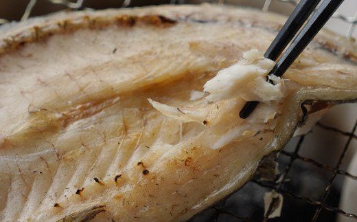 【訳あり】 名人が作る魚の丸干し＆開きセット 3kg 干物 国産 天然 ひもの 干物セット 訳アリ わけあり 魚 魚介 冷凍 新鮮 鮮魚 選抜 武久海産 丸干し 切り身 おつまみ おかず 人気 珍味 グルメ 規格外 国産 武久海産 愛媛 愛南	
