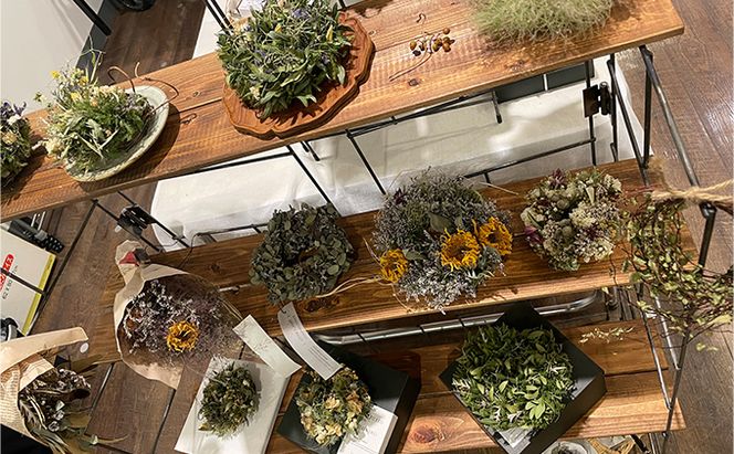 こだわりを紡いだドライフラワー リース（小） インテリア 雑貨 壁掛け 植物 お花 おしゃれ 玄関 リビング ドア 店舗 お店 飾り お花のリース 