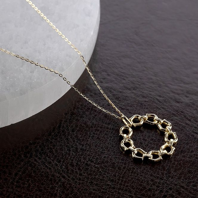 18金 ネックレス レディース 馬蹄 18k ゴールド ペンダントトップ 大きめ ホースシュー サークル 大ぶり イエローゴールドK18 あずきチェーン スライド式 ジュエリー シンプル 人気 普段 使い 250307mro404y SWAA317