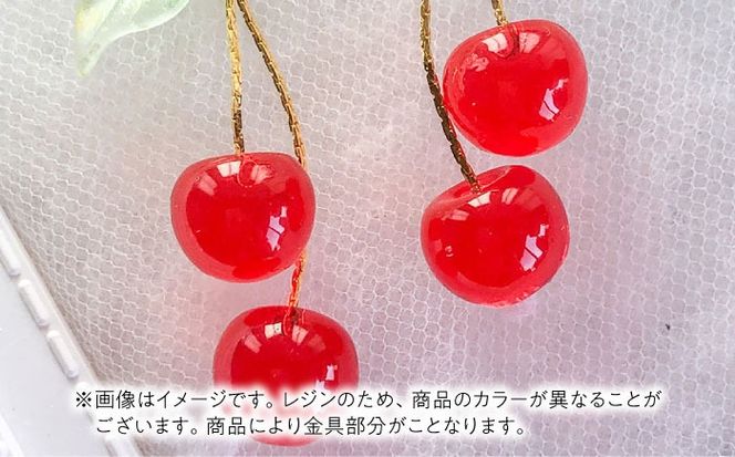 揺れる さくらんぼ イヤリング ラメレッド アクセサリー ハンドメイド レジン 愛西市 / Momo’s 工房[AECR006]