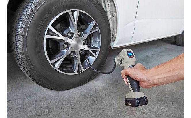 充電式エアコンプレッサ10.8V JAC10TC サンドベージュ 電動空気入れ エアーコンプレッサー 小型 10.8V 充電式 コードレス  アイリスオーヤマ Type-C充電 バッテリー 自転車 自動車 バイク タイヤ ロードバイク ボール 空気入れ 軽量