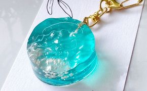 レジンアート 『海のかけらキーホルダー』 丸型 ターコイズ 【沖縄の星の砂入り】キーホルダー レジンアート 海 雑貨 おしゃれ 沖縄市 / Kays Artistry[BCAG026]