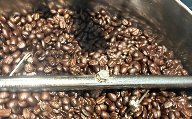 コーヒー ヒミココーヒー 豆のまま、又は挽いたタイプの中挽き 選べる2パターン 200g 標高約1,300ｍの高地で日本人女性が経営するコーヒー農園で栽培期間中農薬を使わずに栽培を行った香り高いアラビカ豆100％のコーヒー