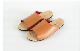 Made in Japanの高品質　ルームシューズの理想形。天然素材、静音性、高反発クッションで足にやさしい、 コルクでむれにくい、来客時も合成皮革とシンプルカラーのデザインで、さりげないセンスを！ 「バークオブケイ」コルクルームシューズ（Ｌ・26.5cm・ライトブラウン）-[A125-9]