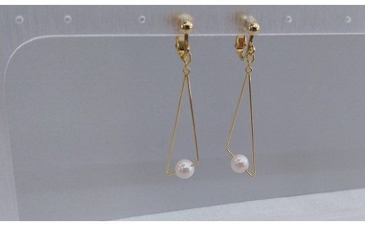 J-93伊勢志摩あこや本真珠イヤリング(トライアングル)G