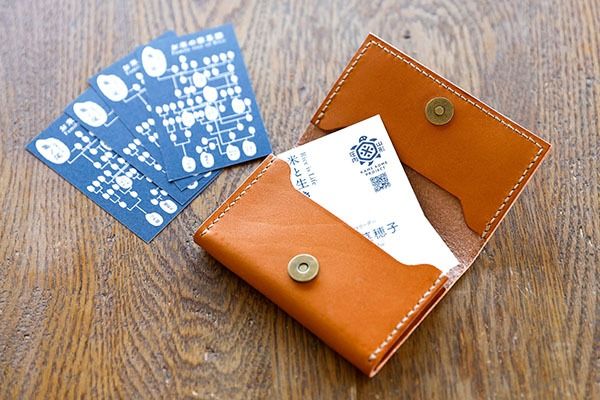 栃木レザー 名刺入れ カードケース 日本製 本革 キャメル 植物タンニンなめし ミニマル設計 薄型 軽量 コンパクト メンズ レディース ビジネス 就活 名刺収納 革小物 経年変化