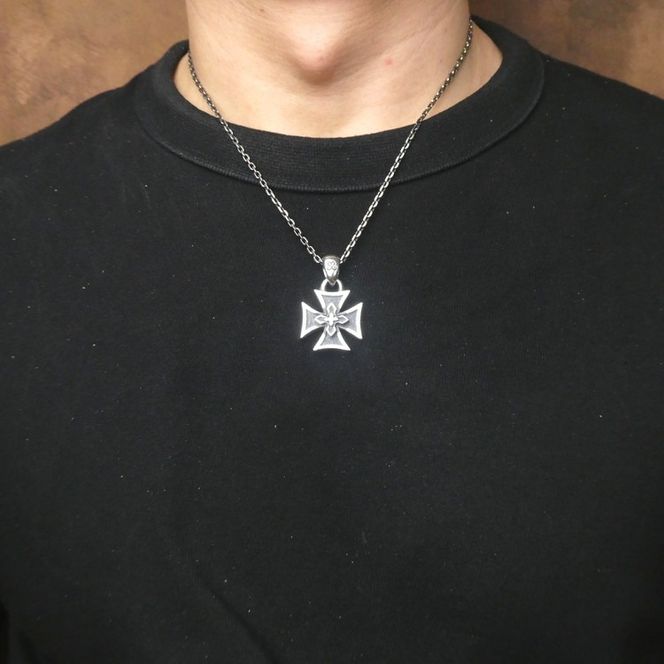 Iron cross pendant アイアン クロス ペンダント ｜ シルバー アクセサリー 十字架 モチーフ 925 ペンダントトップ ネックレス チャーム ジュエリー アクセ ファッション ハンドメイド 人気 シンプル ギフト プレゼント 年末年始 お中元 お歳暮 内祝い 快気祝い