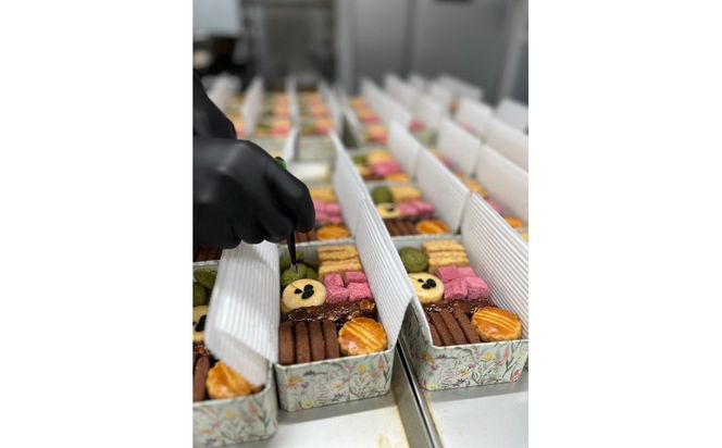 プティ・ボヌール　7種類のオリジナルクッキー缶 322032_GC007