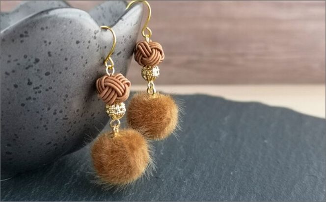 ＊うす茶×ライトブラウン＊水引ピアス/玉結びとフェイクファーのピアス　AM00323