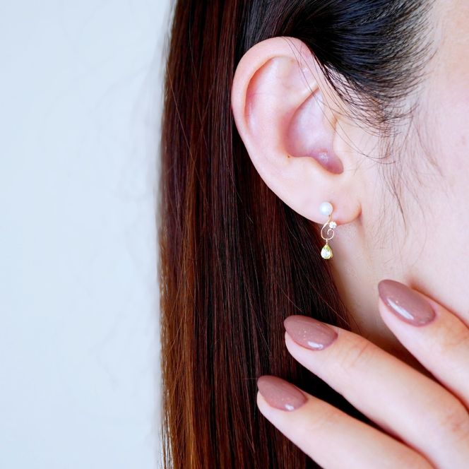 K10YG(10金) イエローゴールド ペリドット パール ピアス 揺れる 保証書付 2066 242-051-d