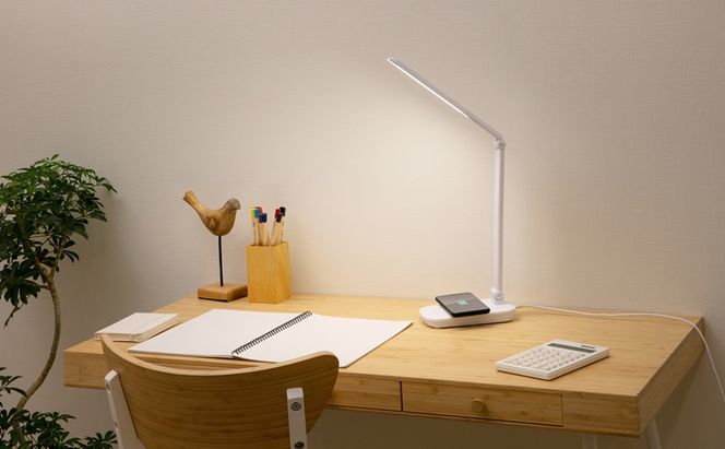 LEDデスクライトQi充電シリーズ 平置きタイプ 調光 LDL-QFD-W ホワイト デスクライト LED 調光 ワイヤレス充電 おしゃれ アイリスオーヤマ コンパクト 折りたたみ式 Qi充電 勉強 テレワーク