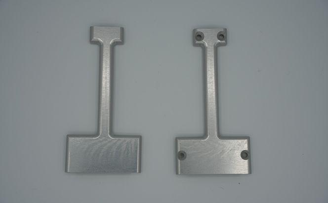 HDMI変換アダプタ用 脱線防止カバー 長辺／短辺（メッキ加工処理・シルバー・黒より選択） カバー アダプタ ケーブル Apple純正 断線防止