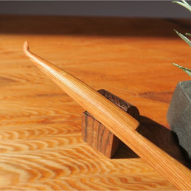 木製耳かき 屋久杉材（上杢） ［195S24］ 屋久杉材 上杢 木製 耳かき 屋久杉 安定 グリップ感 優しい形状 体に優しい スプーン形状 刺激を軽減 良い香り 肌触り 油脂分 希少 愛知県 小牧市 送料無料