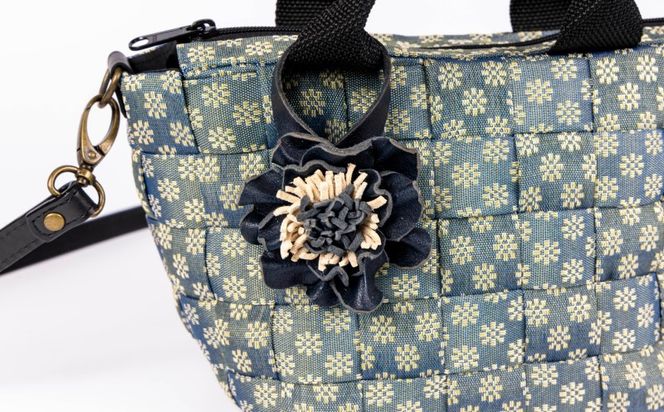 畳縁編込み ショルダーバック (ブルー小花)
