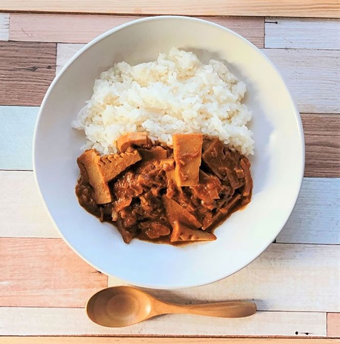名張で採れた たけのこ＆トマト入り「なばりカレー」～コクうまタイ風カレー～（6箱セット）