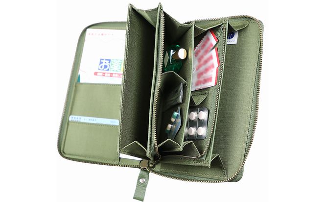 豊岡工房 牛革 お薬手帳ケース（4267）オリーブ / お薬手帳ケース 財布機能 柔らかい シュリンク牛革 お薬手帳 血圧手帳 診察券 保険証 お薬手帳カバー 国産 日本製 小田清株式会社