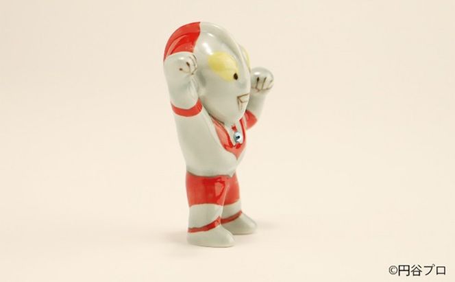 九谷焼　ウルトラマン　色絵 a05 工芸品 焼き物 小物 置き物 インテリア キャラクター アニメ コレクション 絵付け ヒーロー 戦隊もの 