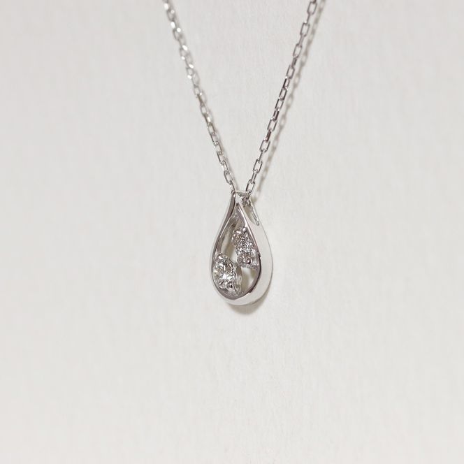 プラチナ 0.05ct しずく型ダイヤモンドペンダント　BQ-213