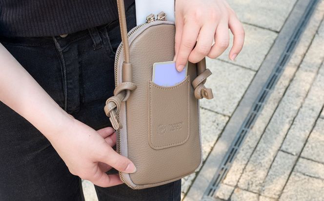 豊岡鞄 TUTUMU Pocket Leather （S4400）トープ / 木和田正昭商店 縦型 ショルダー バッグ 斜めがけ 牛皮革 レディース 大人 おしゃれ シンプル デザイン 無地 モバイルショルダー ポシェット  かばん カバン バッグ