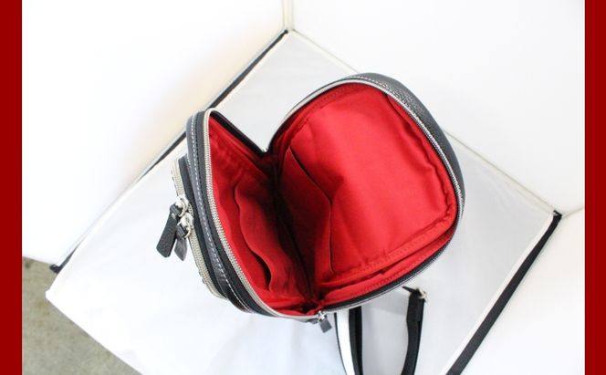 牛革 ボディバック（ホワイト＆ブラック） かばん カバン 鞄 軽量 メッシュ素材 背面メッシュ 縦型 本革 レザー ファッション レジャー ショッピング 旅行 耐久性 スムーズファスナー メンズ レディース ギフト 贈り物 送料無料 北海道 滝川市