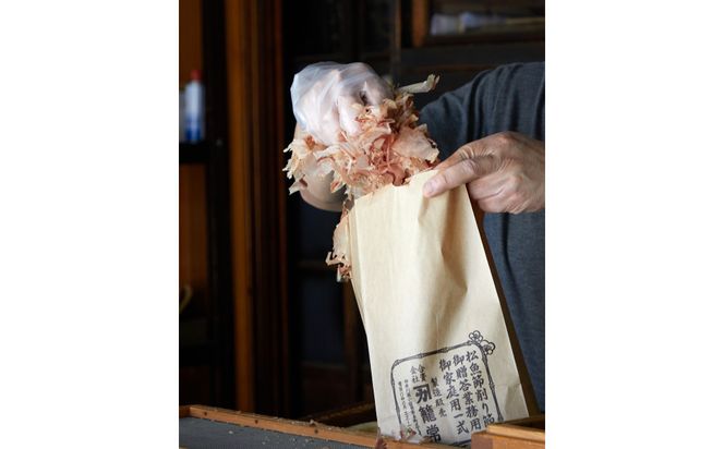 【定期便12回】【月に一度届く小田原老舗　鰹節、削り節専門店の削りたて鰹節】鰹節200ｇ×12【 かつおぶし 神奈川県 小田原市 】 142069_CW082