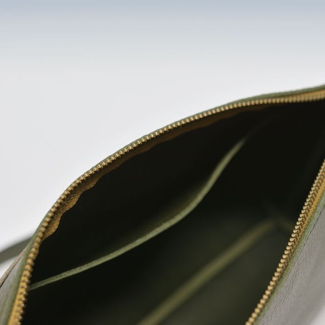 益子の革工房maharoのラウンドショルダーバッグ（L）オリーブグリーン｜栃木県 益子町 ふるさと納税 ショルダーバッグ バッグ 牛革 手作り (AX117-4)